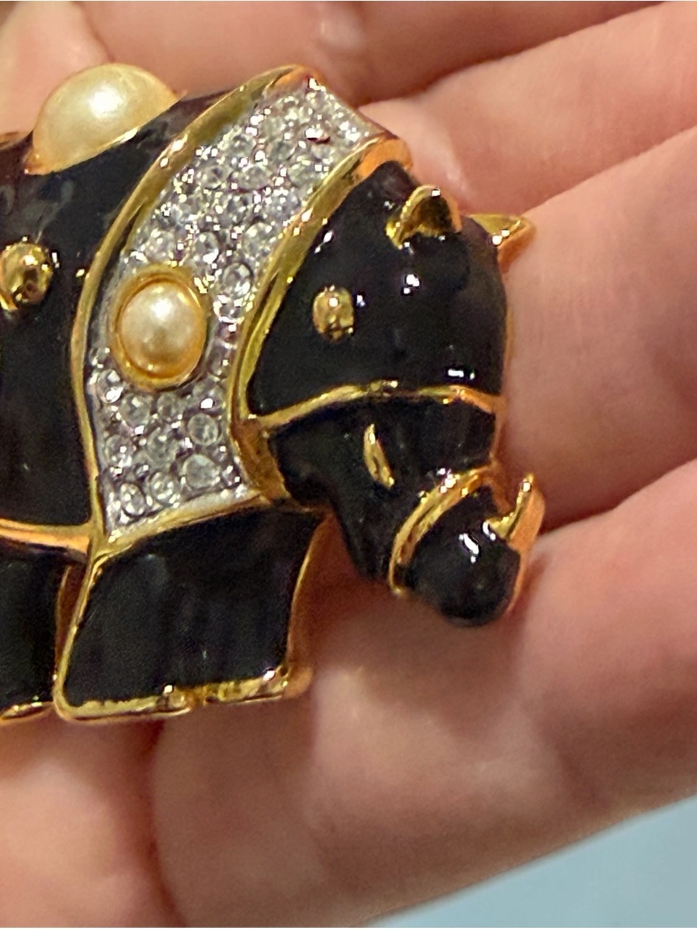 Vtg Kenneth Jay Lane (KJL) Black Enamel Rhino Brooch Rhinestone & Pearl Figural - Picture 3 of 16